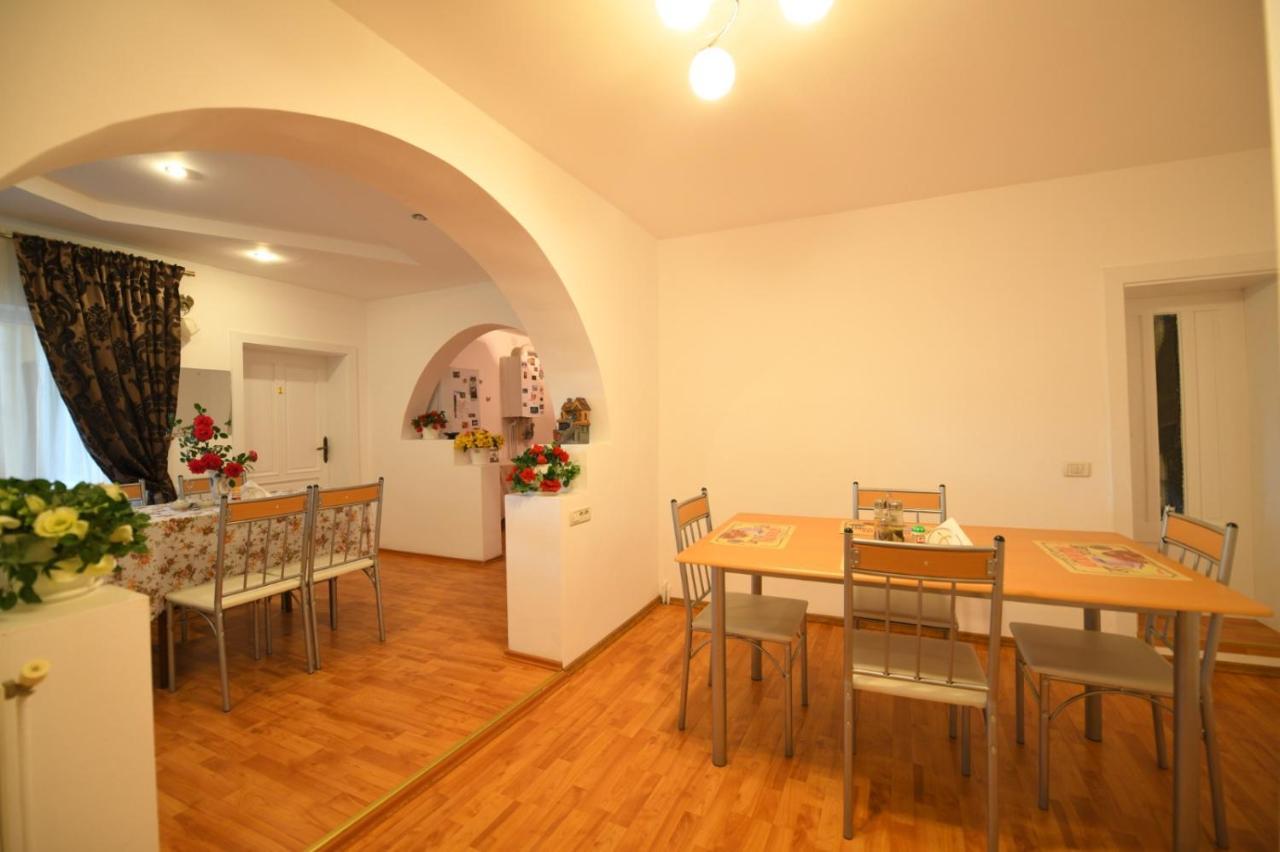 Casa Mirandre Apartman Hátszeg Kültér fotó